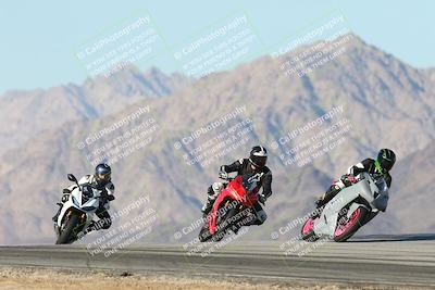 media/Dec-01-2025-Moto Forza (Mon) [[2daa91e15f]]/3-Beginner Group/Session 4 Turn 9/
